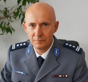 Komendant Miejski Policji w Częstochowie pozuje do zdjęcia