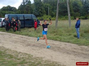 policjantka w stroju sportowym podczas biegu