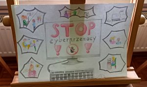 na środku kartki napis Stop Przemocy, wokół narysowane postacie w różnych sytuacjach związanych ze światem komputerowym