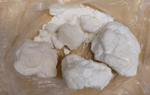 białe bryłki amfetaminy - zbliżenie
