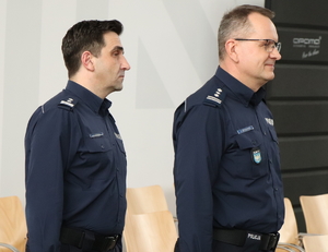 na zdjęciu komendanci przed rozpoczęciem narady w auli