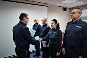 Komendant Wojewódzki Policji gratuluje mianowanym policjantom