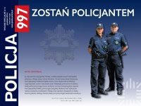 Policjanci pozują do zdjęcia na plakacie z napisem policja-zostań policjantem