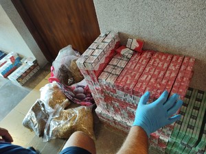 Papierosy i tytoń zabezpieczone przez policjantów
