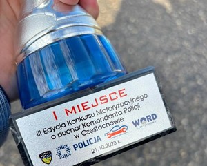 Napis na pucharze: Puchar Komendanta Miejskiego Policji w Częstochowie