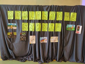 Dekoracja z napisem: Odblaskowa szkoła