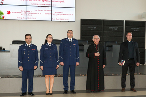 Komendant wraz z zastępcami i zaproszonymi gośćmi