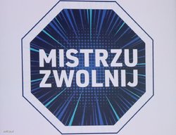Napis: Mistrzu, zwolnij