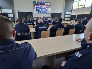 Policjanci w auli podczas wykładu