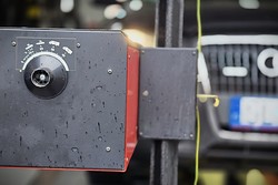 Urządzenie diagnostyczne, które bada ustawienie świateł