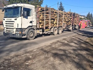 Pojazd ciężarowy na miejscu zdarzenia