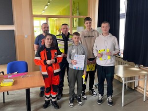 Laureaci turnieju pozują do wspólnego pamiątkowego  zdjęcia