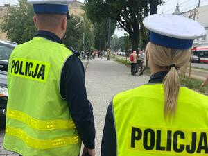 Policyjny patrol na drodze